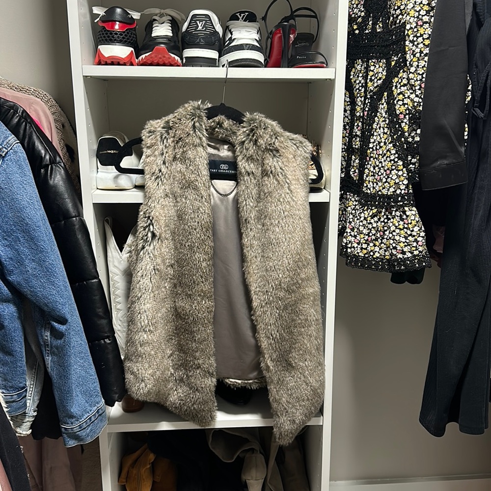 Fur vest